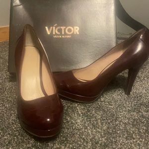 Victor Alfaro burgundy patent leather heels